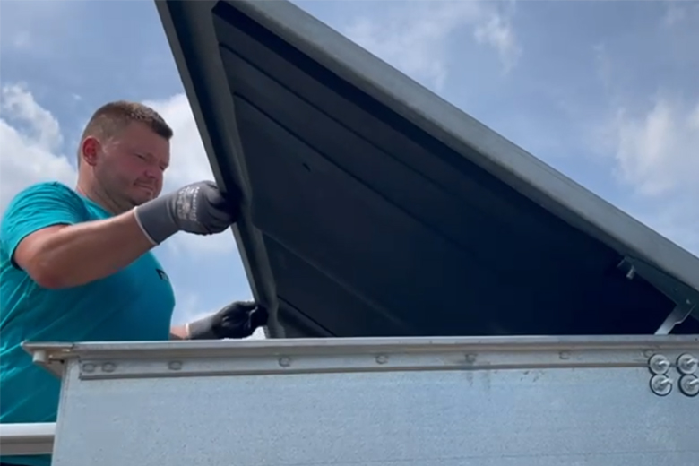 Scharnierlösung für Containerabdeckungen